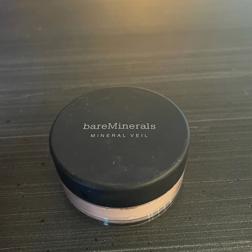 BareMinerals Mineral Veil 
Loose Finishing Powder